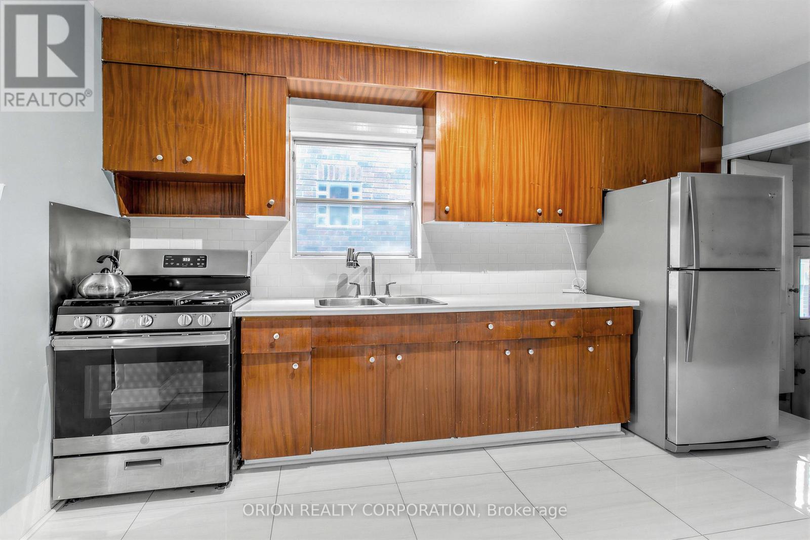 76 St Annes Road, Toronto, Ontario  M6J 3J9 - Photo 8 - C13032152