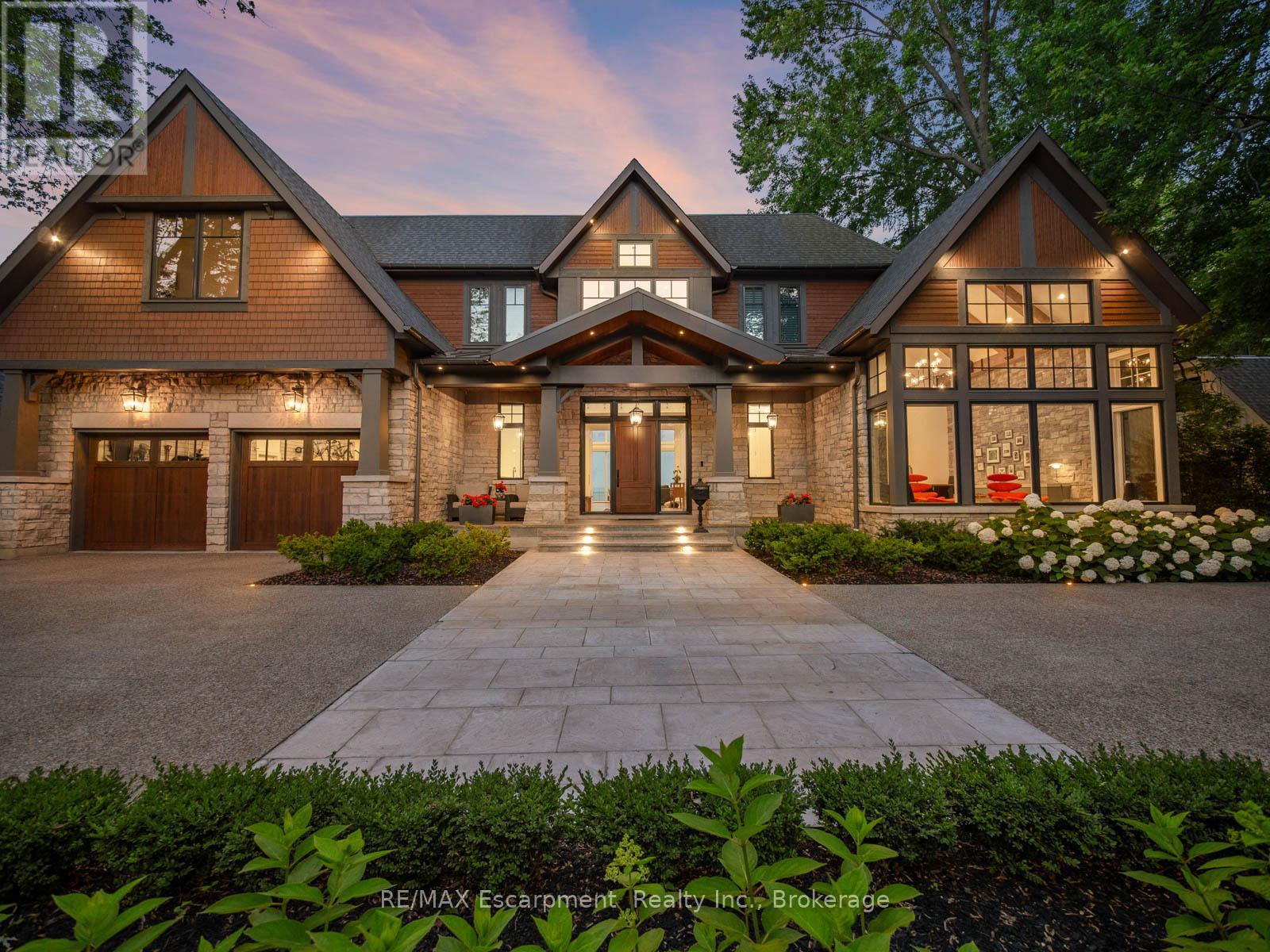 140 Secord Lane, Burlington, Ontario  L7L 2H7 - Photo 2 - W12720280