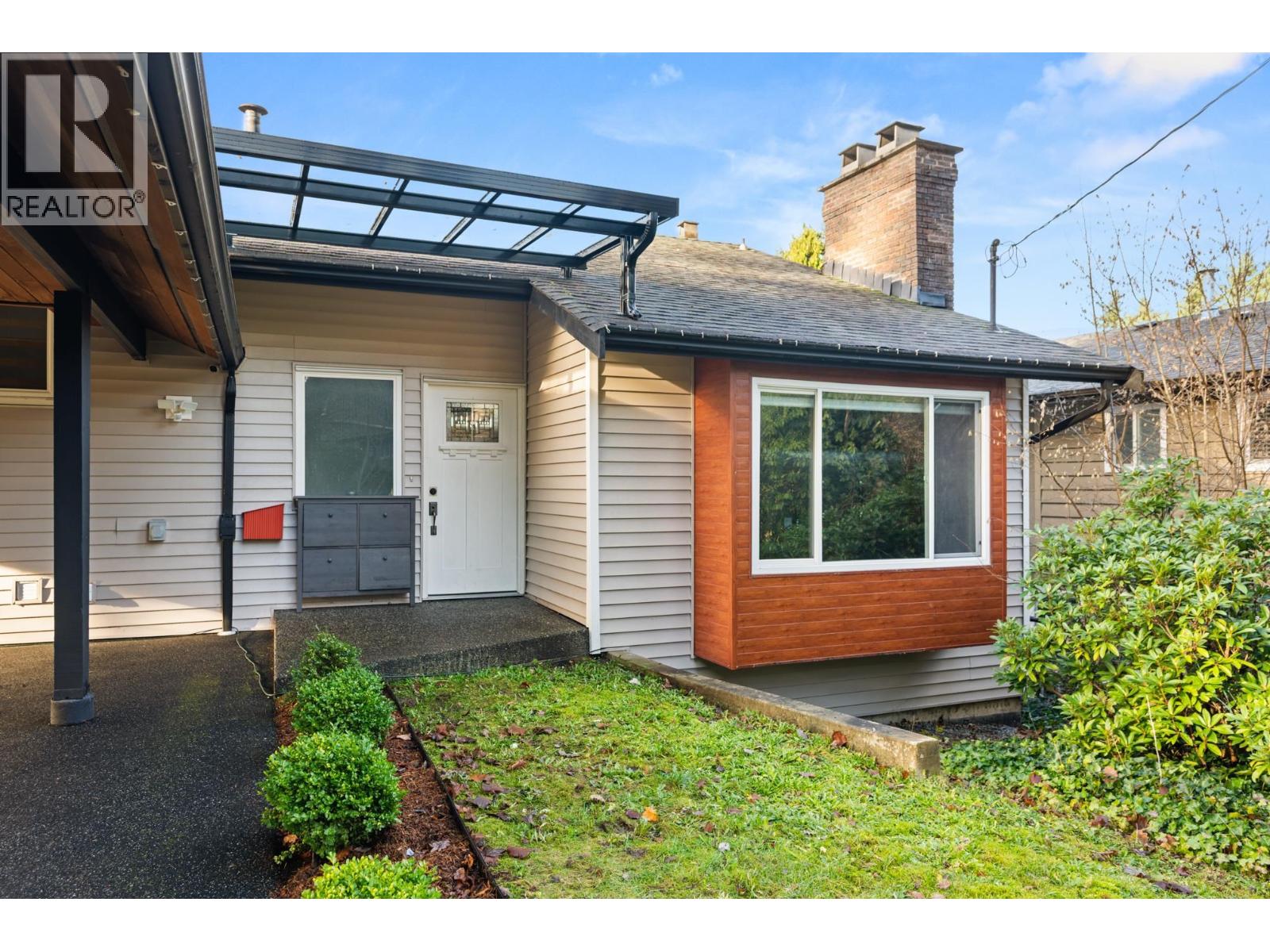 12403 Laity Street, Maple Ridge, British Columbia  V2X 5B4 - Photo 3 - R3114689