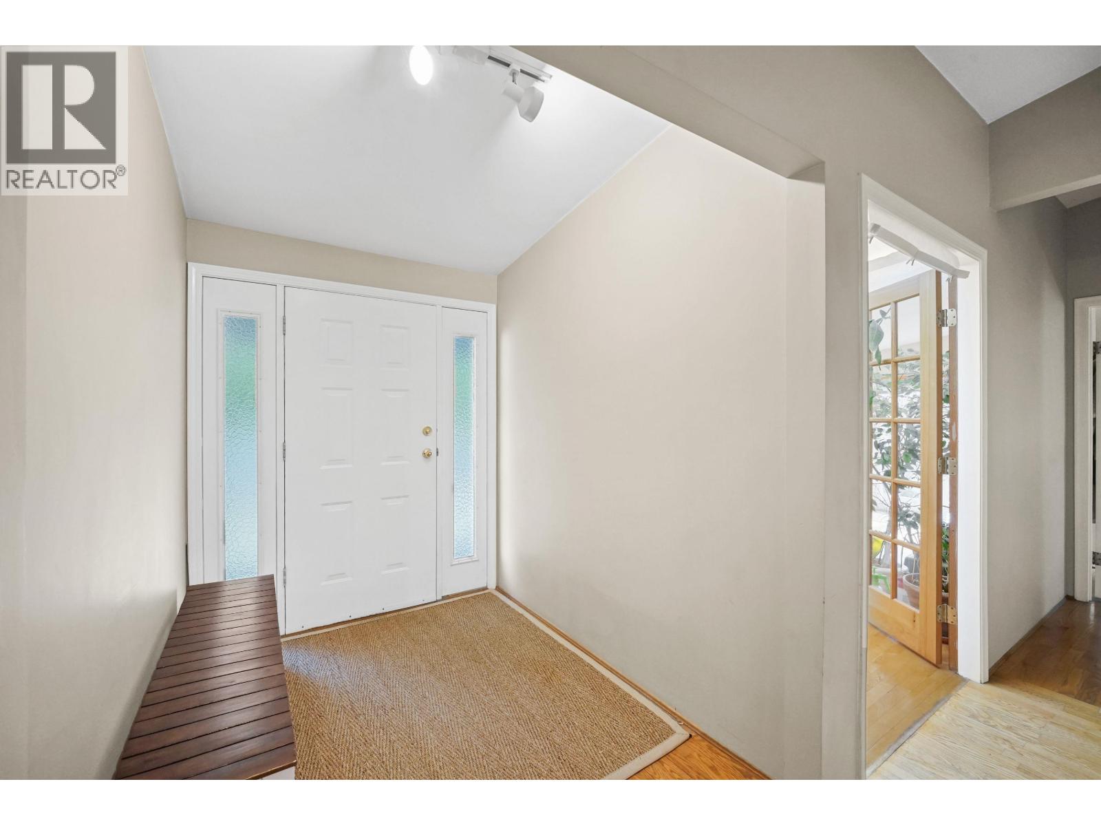 129 Roe Drive, Port Moody, British Columbia  V3H 3M9 - Photo 3 - R3114704