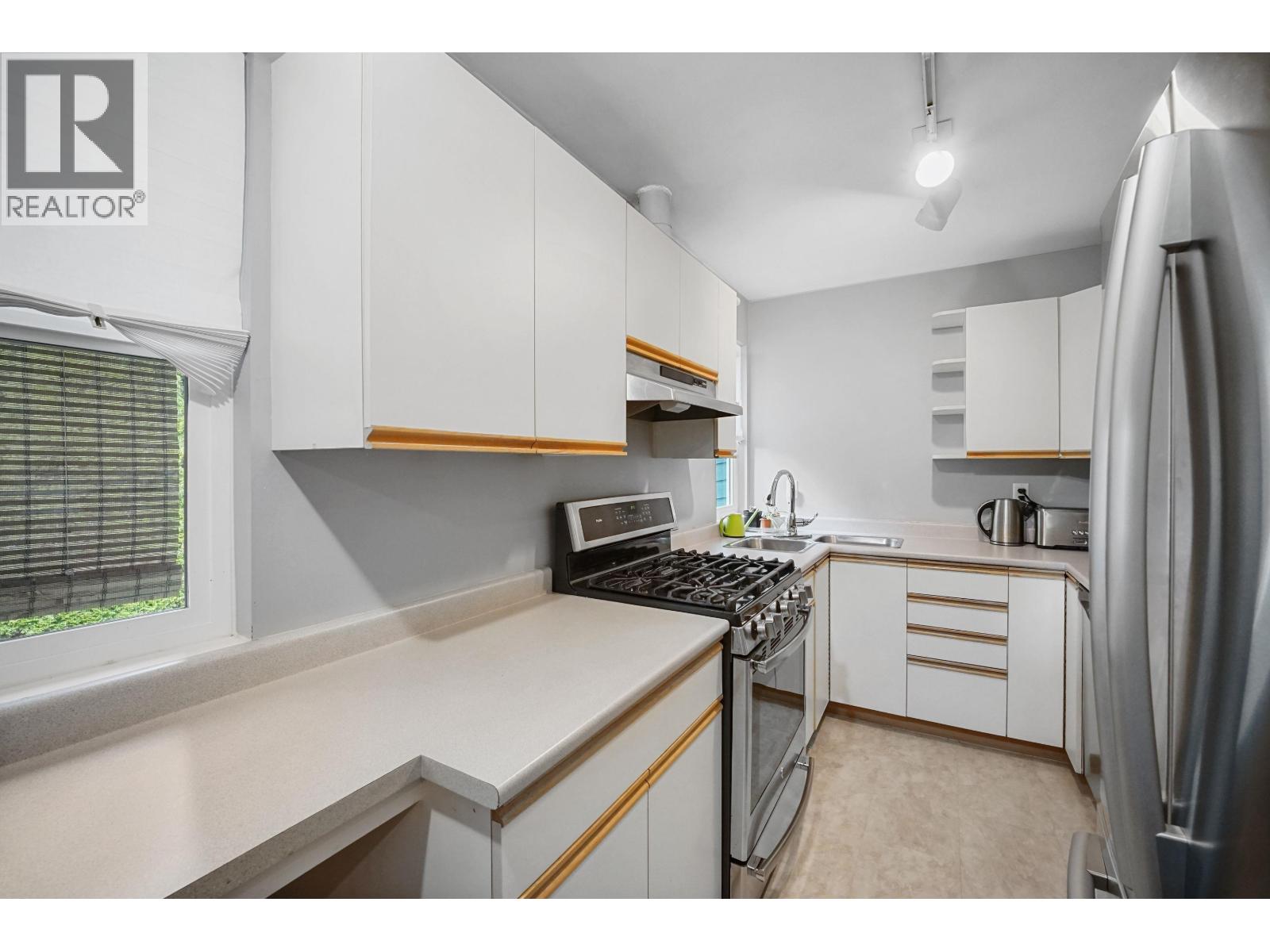 129 Roe Drive, Port Moody, British Columbia  V3H 3M9 - Photo 8 - R3114704