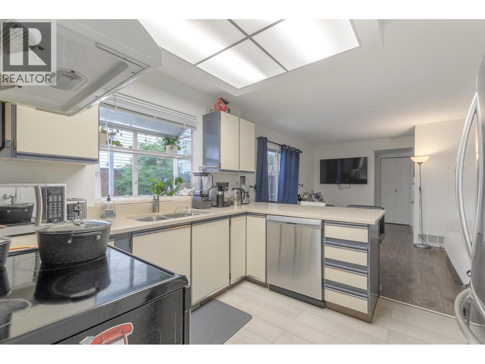 1280 Sherman Street, Coquitlam, British Columbia  V3B 6L7 - Photo 8 - R3114706