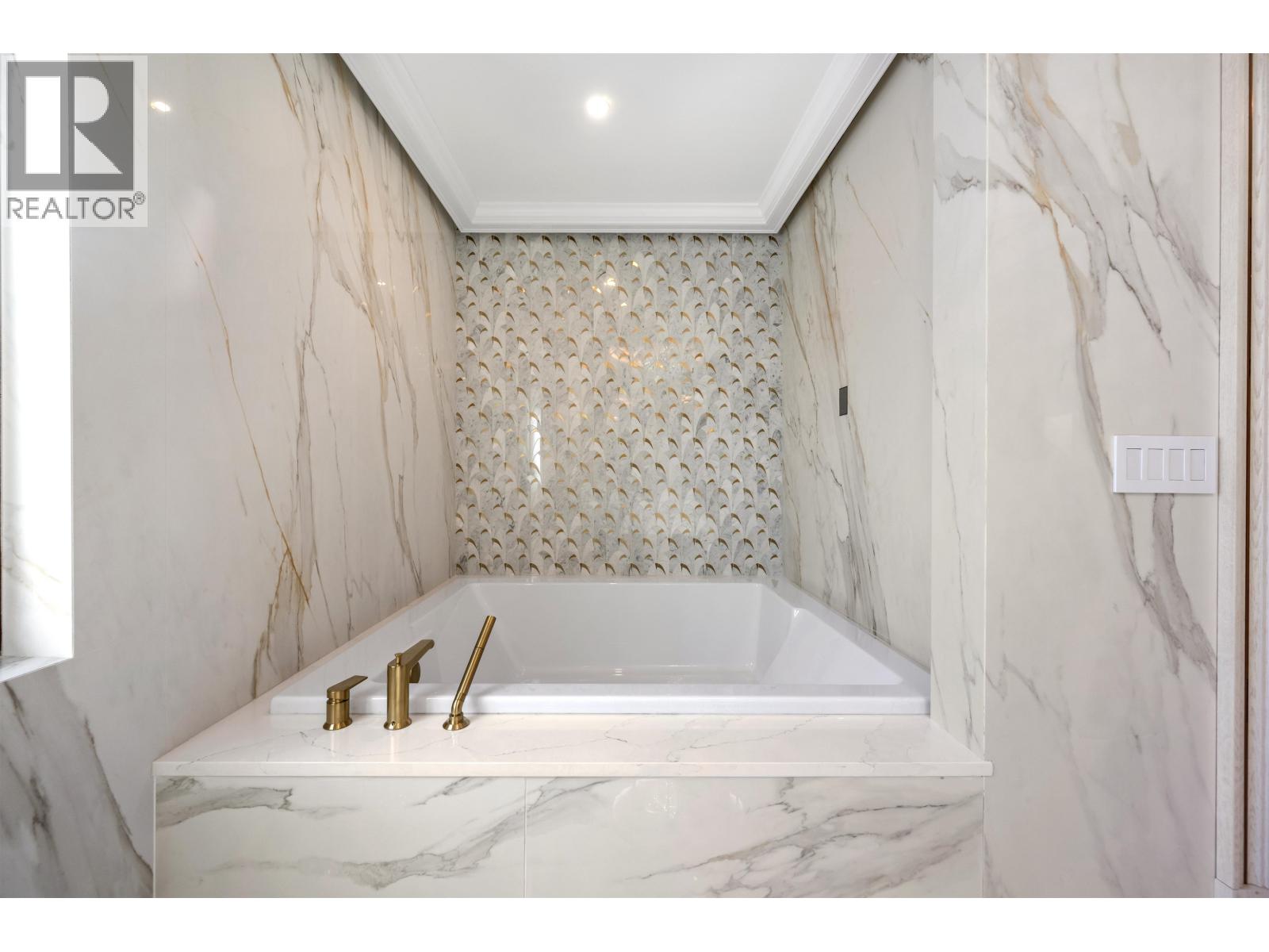 5680 Forsyth Crescent, Richmond, British Columbia  V7C 2C3 - Photo 32 - R3114712