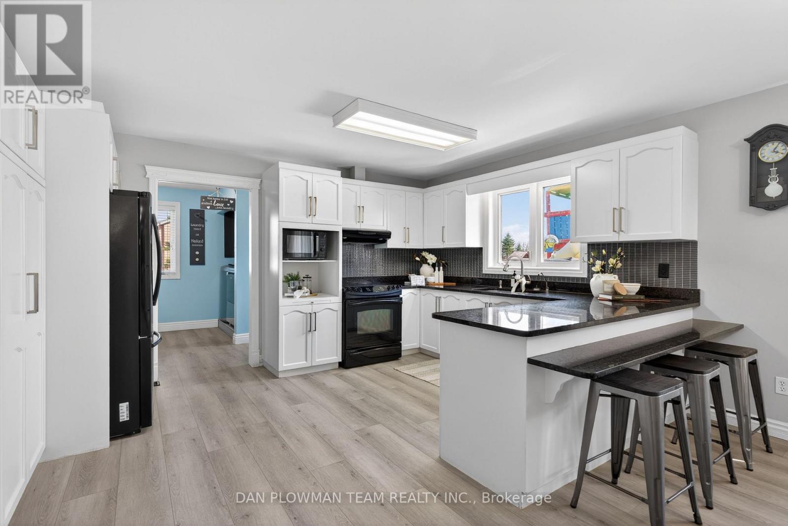 11 Steepleview Court, Oshawa, Ontario  L1H 0S6 - Photo 10 - E13032046