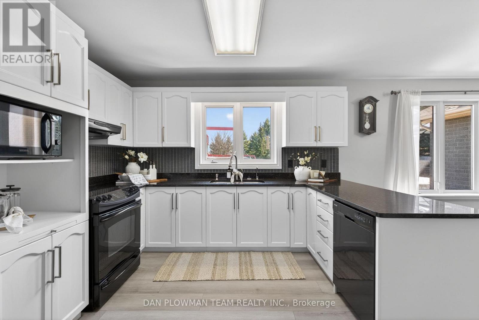 11 Steepleview Court, Oshawa, Ontario  L1H 0S6 - Photo 11 - E13032046