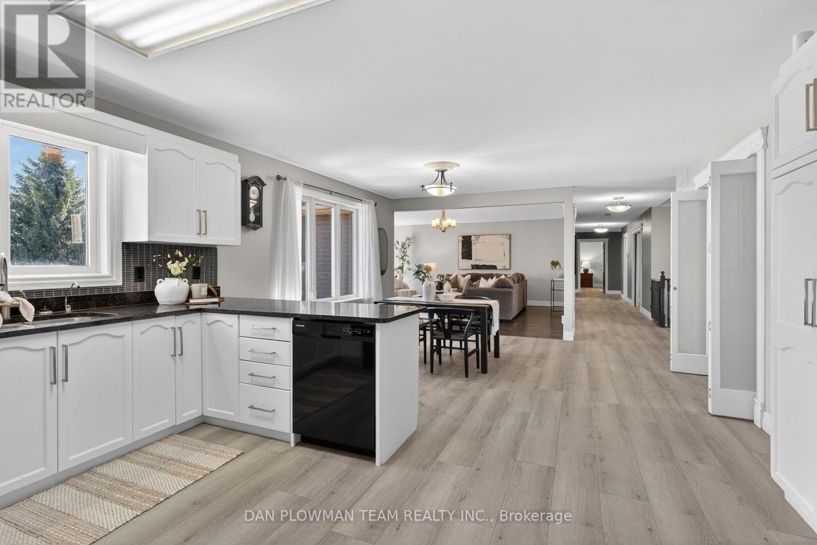 11 Steepleview Court, Oshawa, Ontario  L1H 0S6 - Photo 12 - E13032046