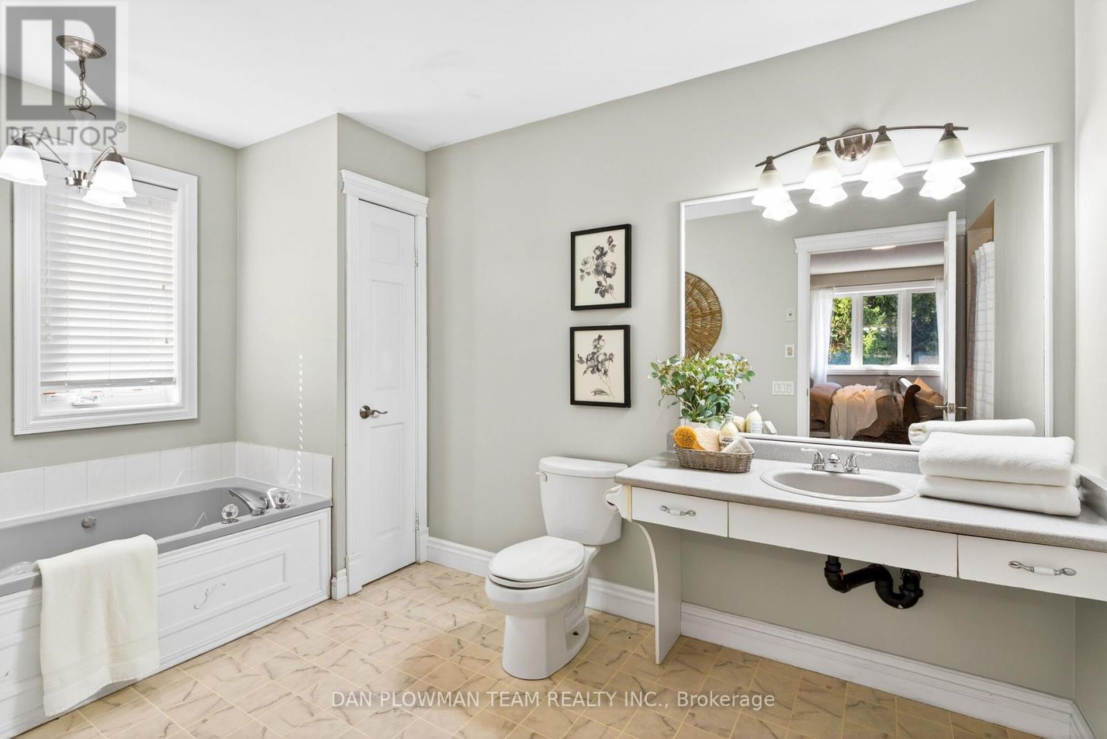 11 Steepleview Court, Oshawa, Ontario  L1H 0S6 - Photo 21 - E13032046