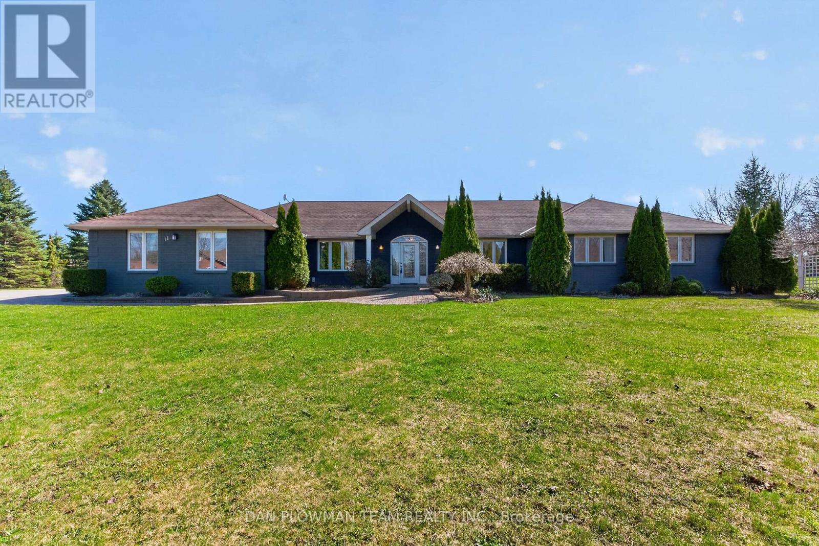 11 Steepleview Court, Oshawa, Ontario  L1H 0S6 - Photo 3 - E13032046