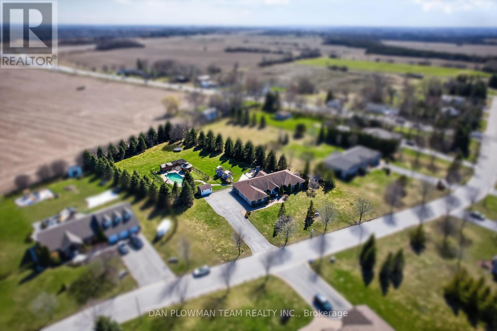 11 Steepleview Court, Oshawa, Ontario  L1H 0S6 - Photo 5 - E13032046