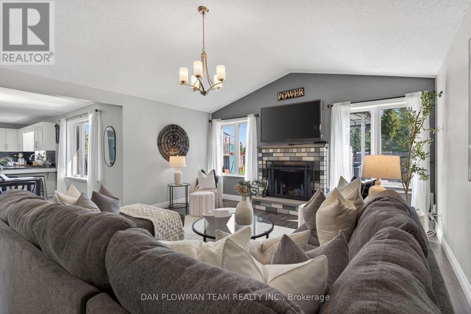 11 Steepleview Court, Oshawa, Ontario  L1H 0S6 - Photo 8 - E13032046