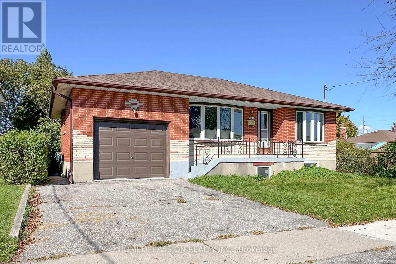 530 Dean Avenue, Oshawa, Ontario  L1H 3E5 - Photo 2 - E13032108