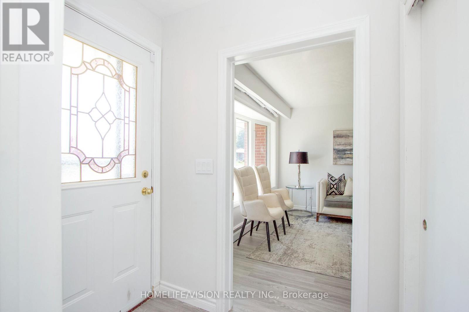 530 Dean Avenue, Oshawa, Ontario  L1H 3E5 - Photo 3 - E13032108