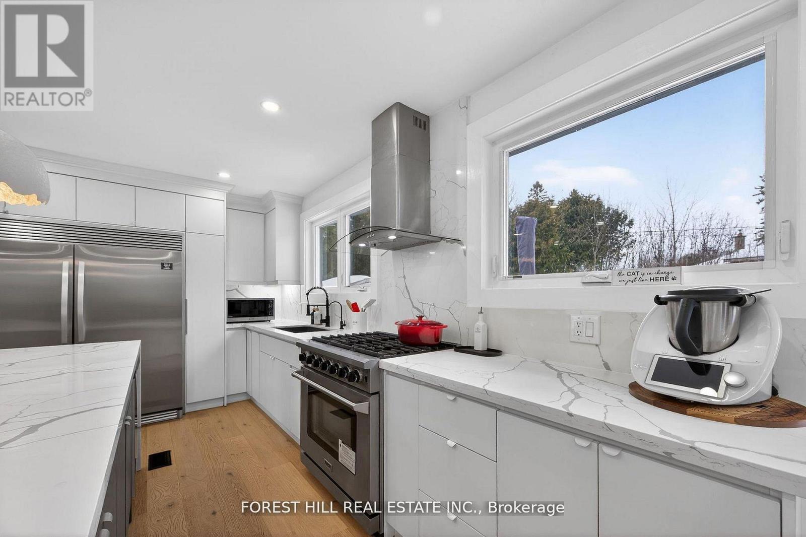 4 Holman Crescent, Aurora, Ontario  L4G 1Z9 - Photo 5 - N12949584