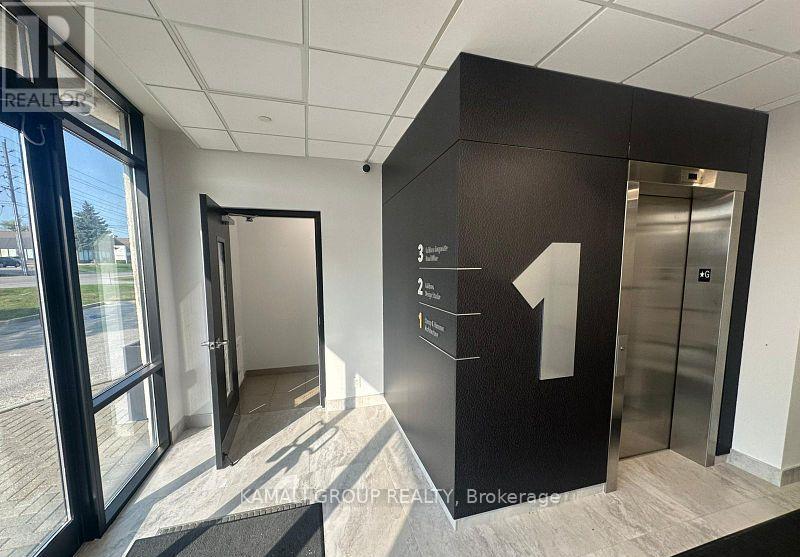 Executive Wing - 1135 Stellar Drive, Newmarket, Ontario  L3Y 7B8 - Photo 6 - N12991212