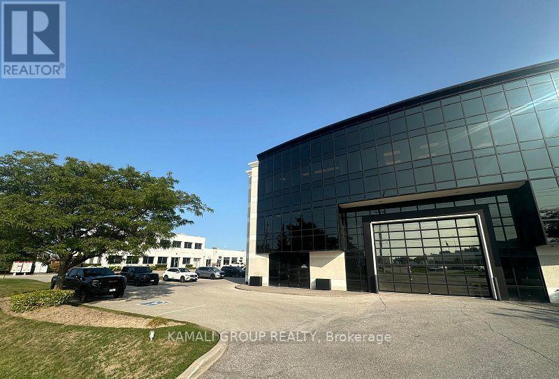 Executive Wing - 1135 Stellar Drive, Newmarket, Ontario  L3Y 7B8 - Photo 2 - N12991212