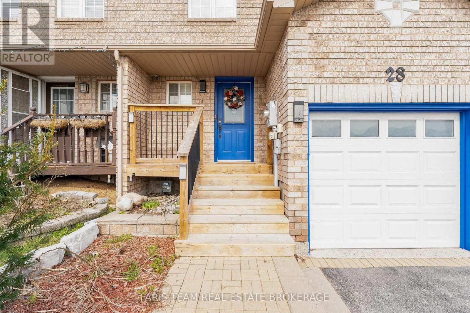 28 Raymond Crescent, Barrie, Ontario  L4N 0V4 - Photo 3 - S12965916