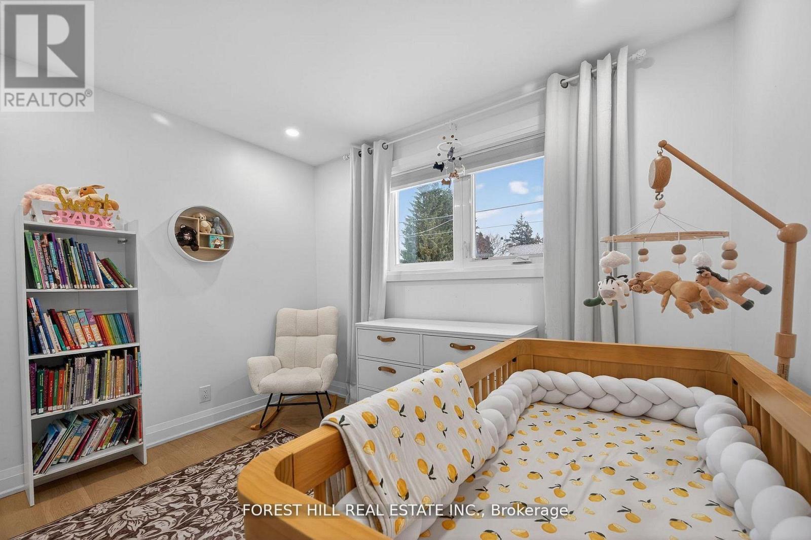 4 Holman Crescent, Aurora, Ontario  L4G 1Z9 - Photo 10 - N12949584