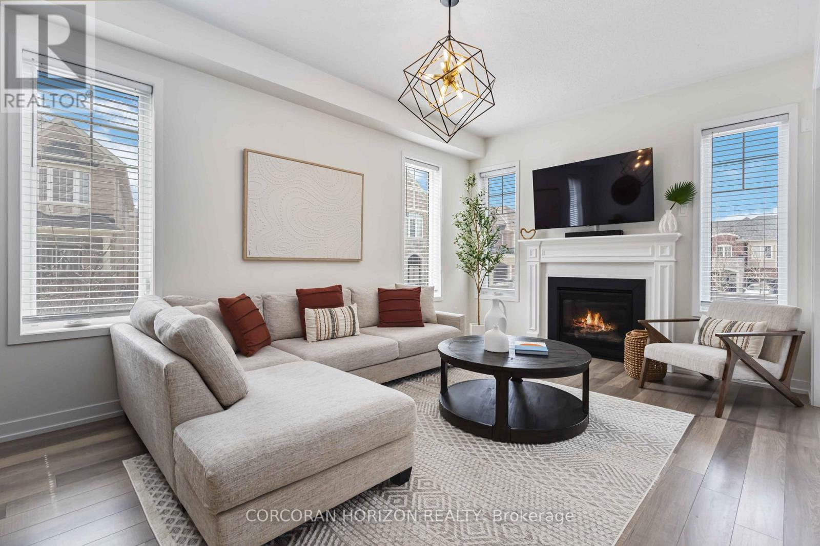 81 Dundonald Trail, Newmarket, Ontario  L3Y 0E1 - Photo 2 - N13032086