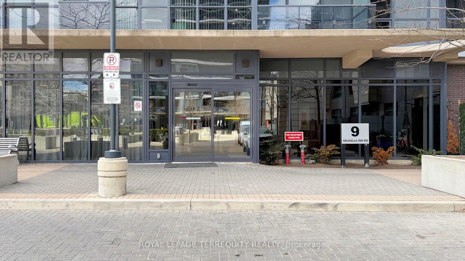 1304 - 9 Valhalla Inn Road, Toronto, Ontario  M9B 0B2 - Photo 3 - W13032028