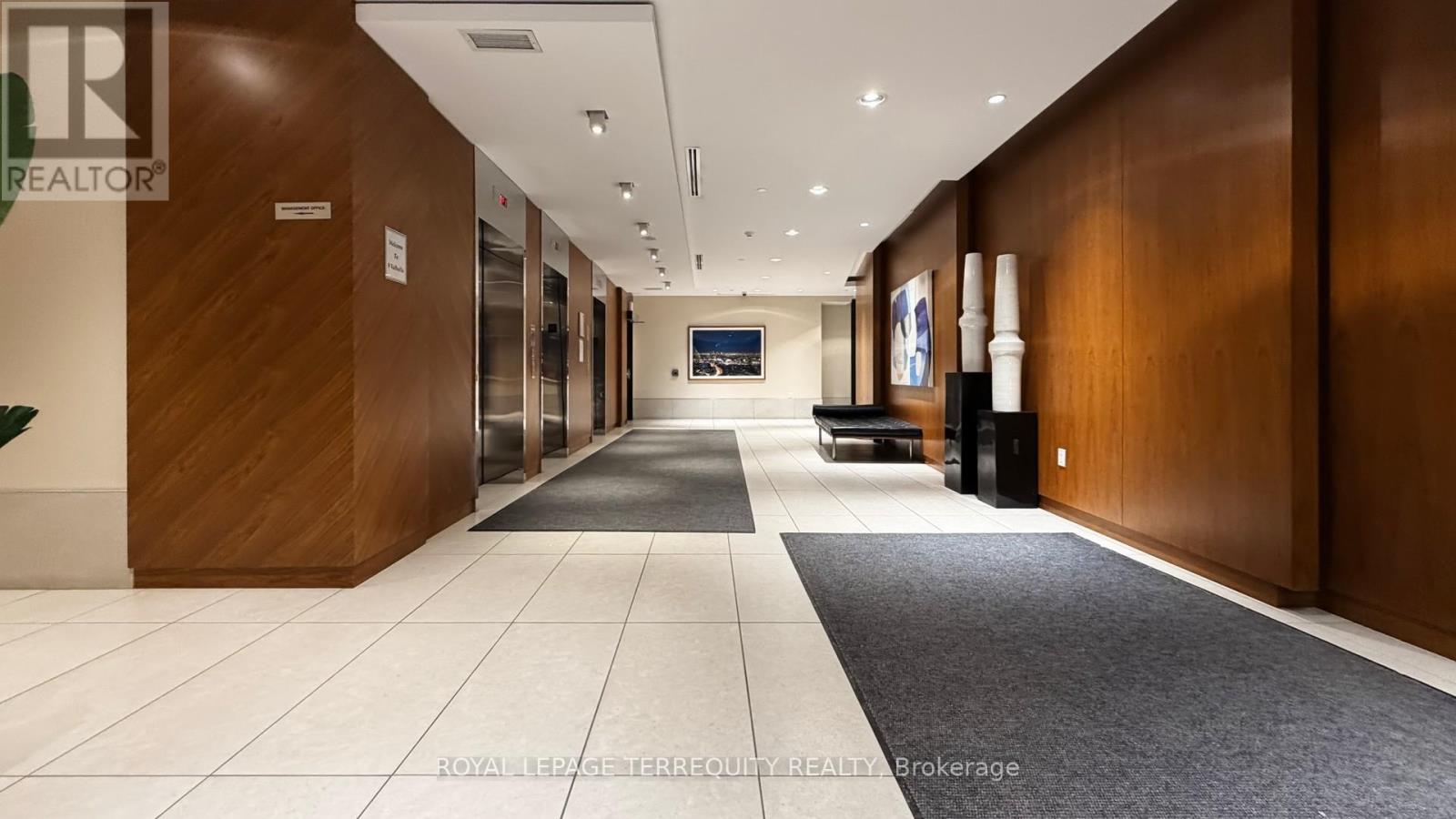 1304 - 9 Valhalla Inn Road, Toronto, Ontario  M9B 0B2 - Photo 5 - W13032028