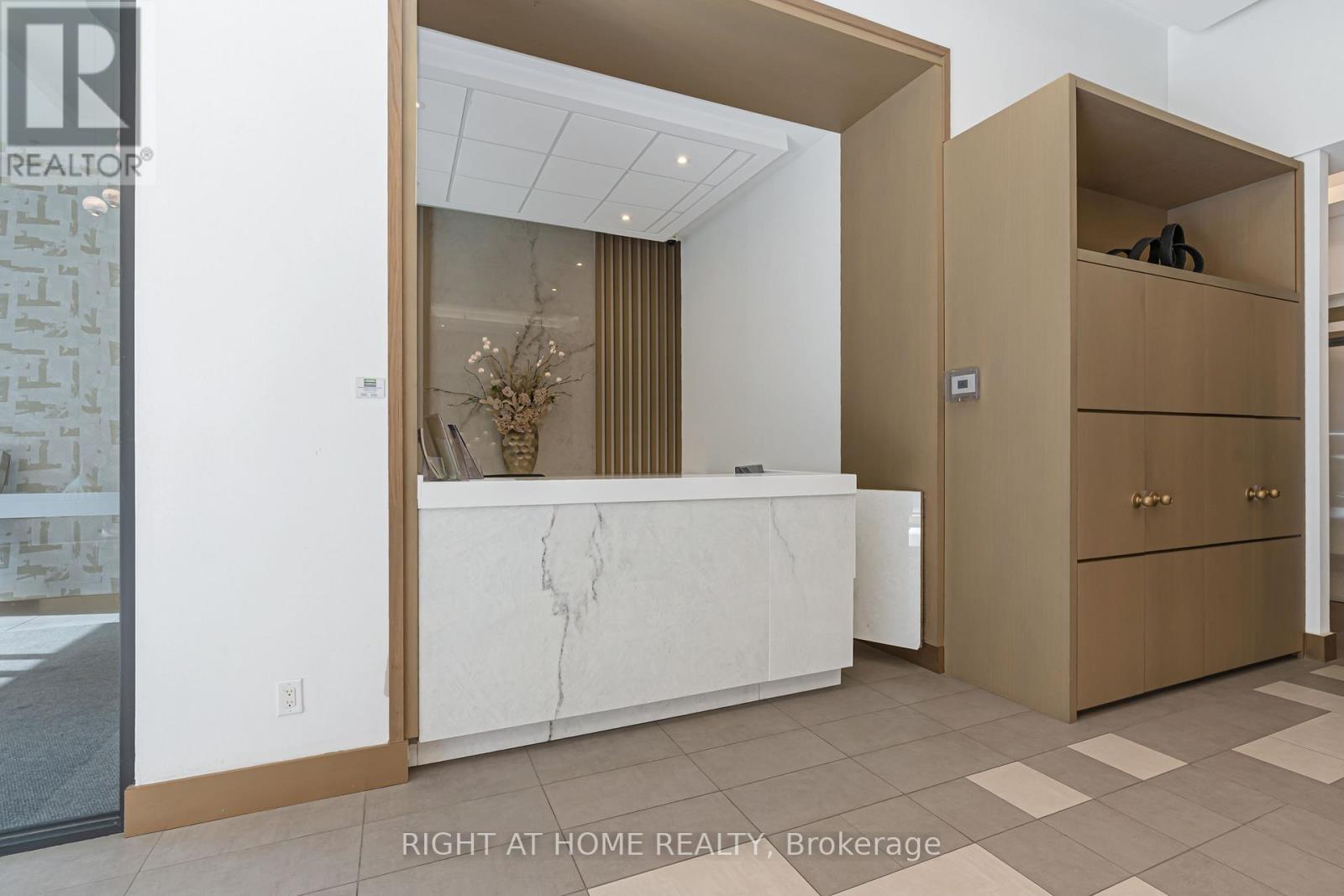 2305 - 4099 Brickstone Mews, Mississauga, Ontario  L5B 0G2 - Photo 2 - W13032090