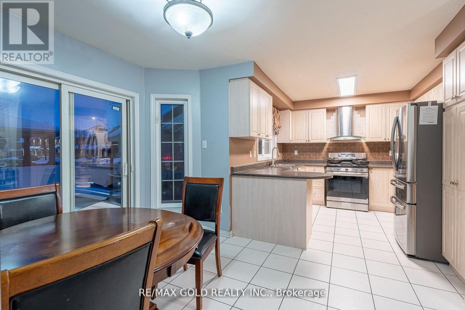 46 Egypt Drive, Brampton, Ontario  L6R 2T9 - Photo 11 - W13032106