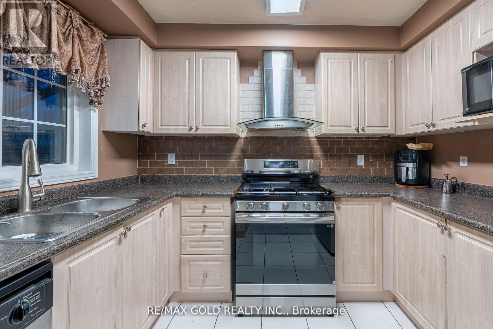 46 Egypt Drive, Brampton, Ontario  L6R 2T9 - Photo 12 - W13032106