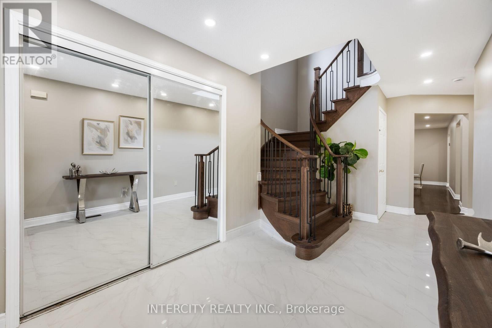 10 Capistro Street, Brampton, Ontario  L7A 3J3 - Photo 6 - W13032130