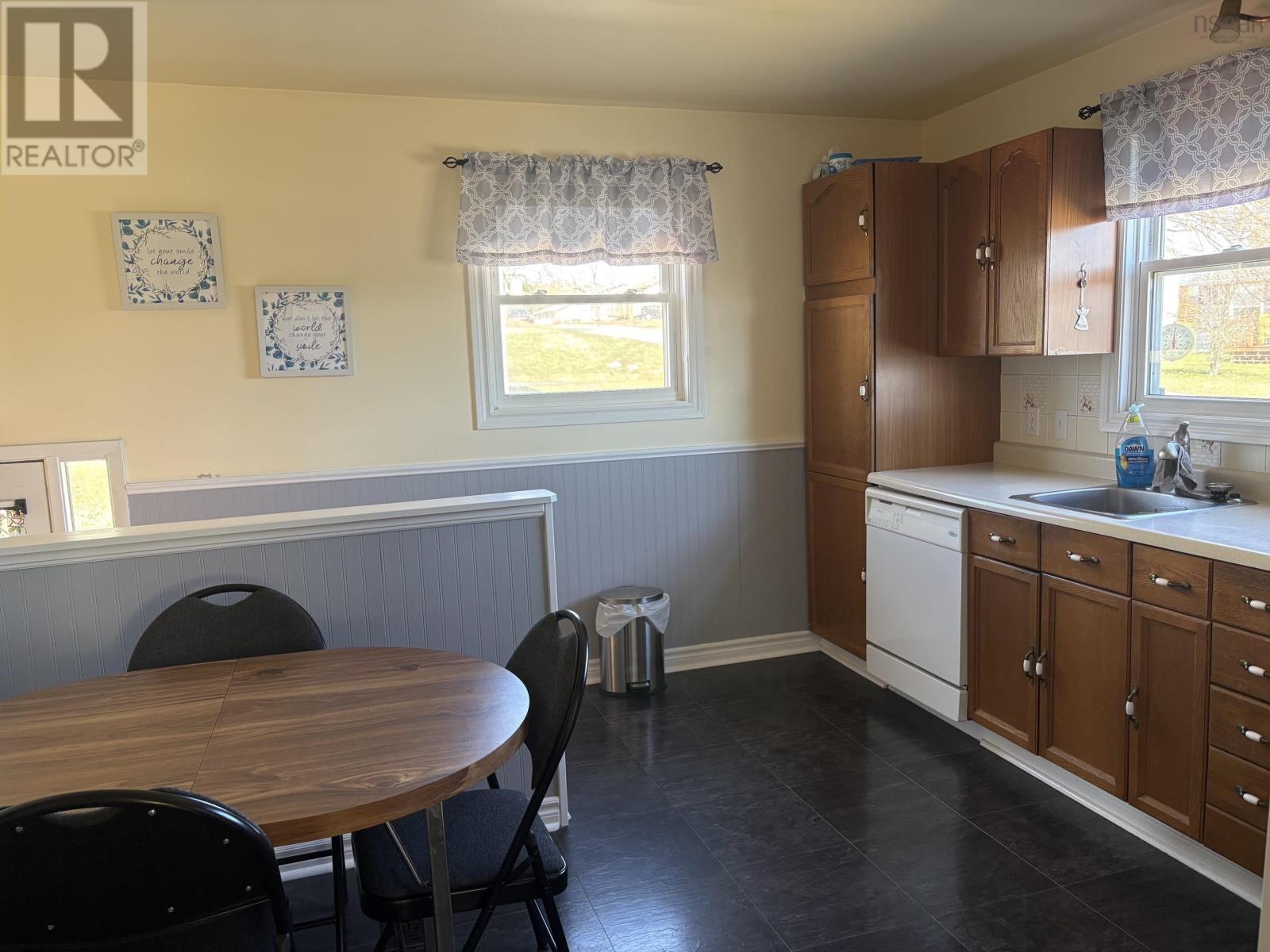 9 Terrace Avenue, Stellarton, Nova Scotia  B0K 1S0 - Photo 5 - 202602981