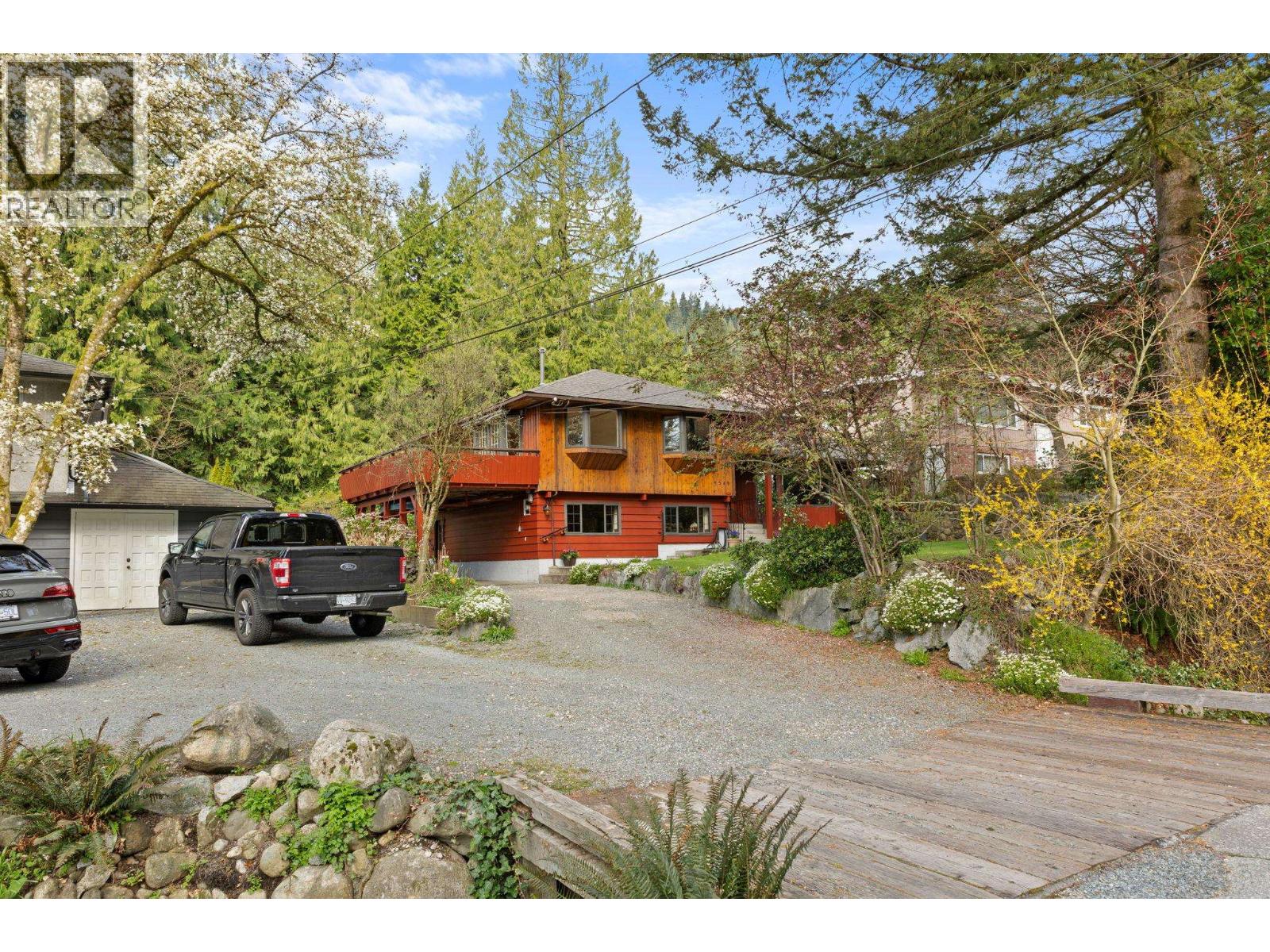 4589 Ramsay Road, North Vancouver, British Columbia  V7K 2N6 - Photo 3 - R3113695