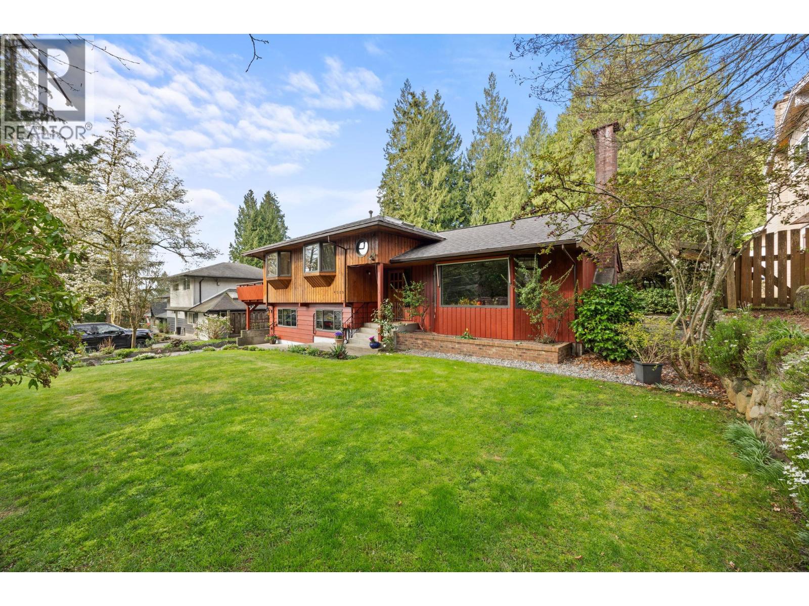 4589 Ramsay Road, North Vancouver, British Columbia  V7K 2N6 - Photo 2 - R3113695