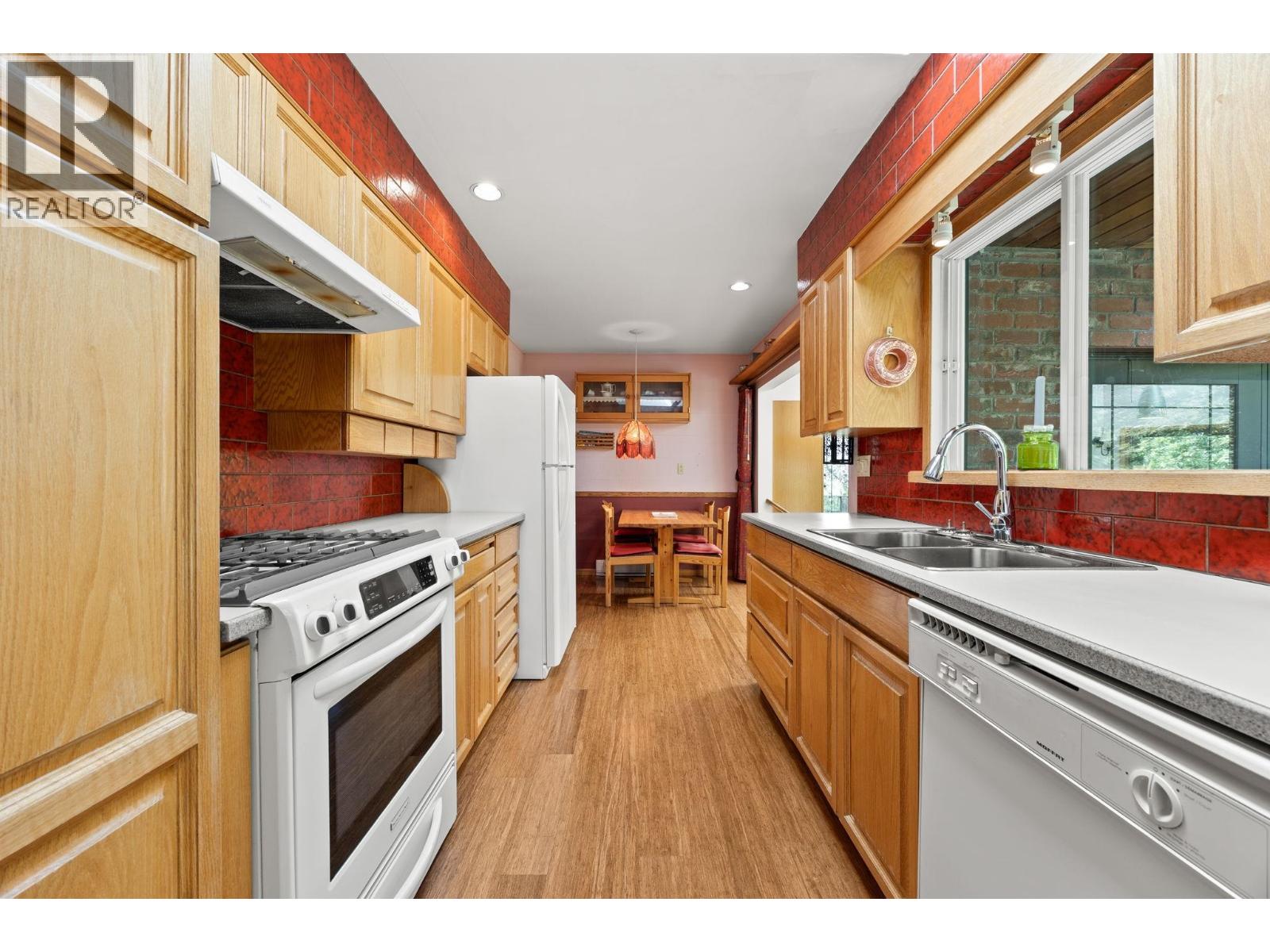 4589 Ramsay Road, North Vancouver, British Columbia  V7K 2N6 - Photo 9 - R3113695