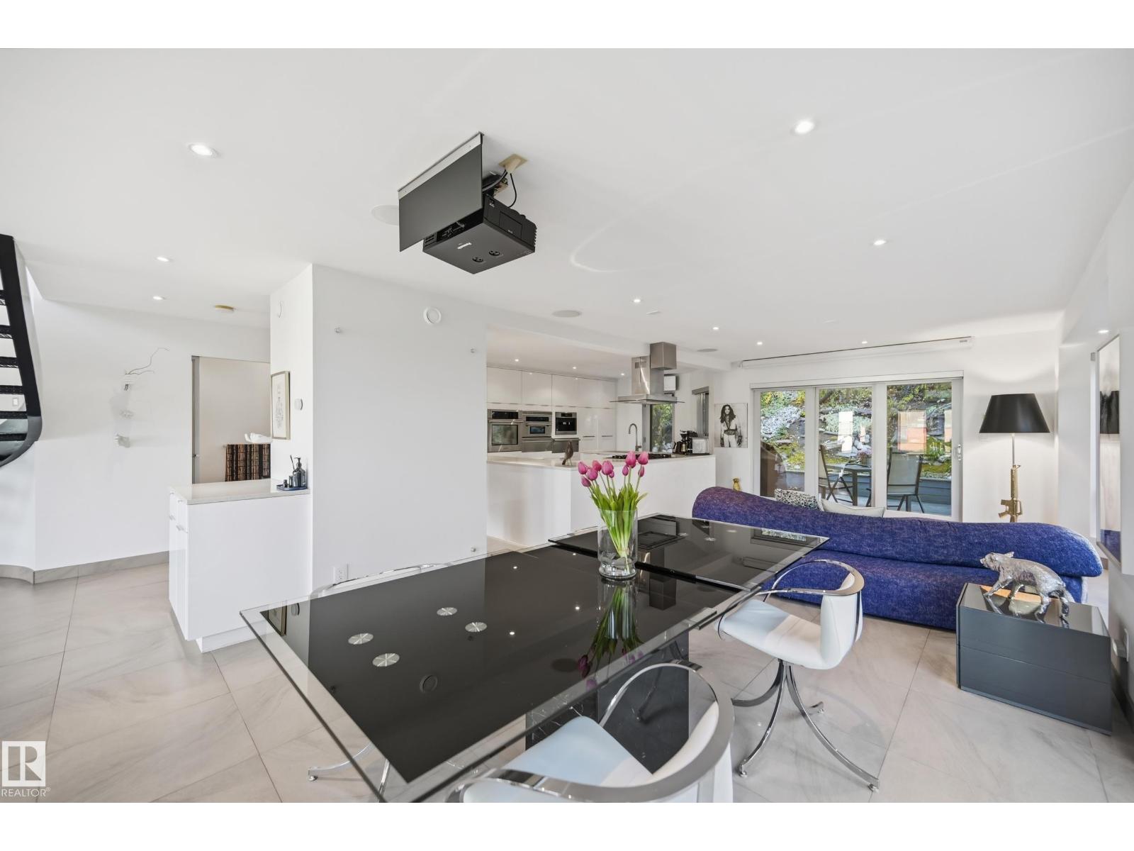 10065 90 Av Nw, Edmonton, Alberta  T6E 4X2 - Photo 10 - E4483561