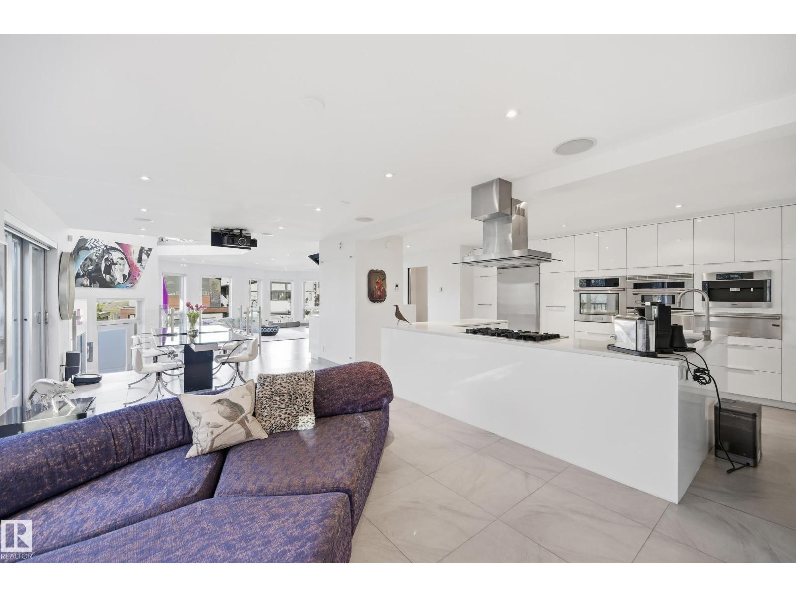 10065 90 Av Nw, Edmonton, Alberta  T6E 4X2 - Photo 12 - E4483561