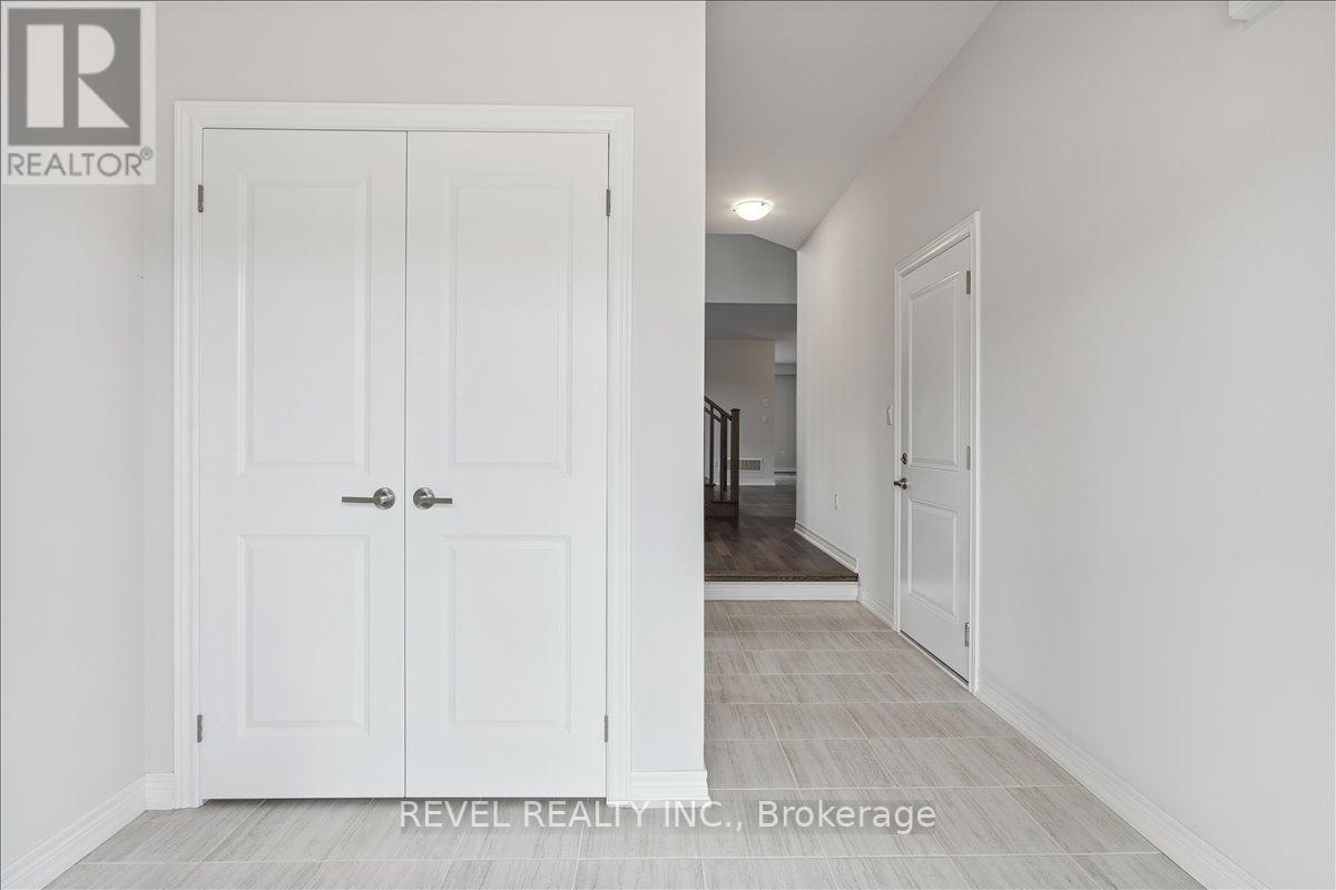 120 Starfire Crescent, Hamilton, Ontario  L8E 5G9 - Photo 3 - X13032054