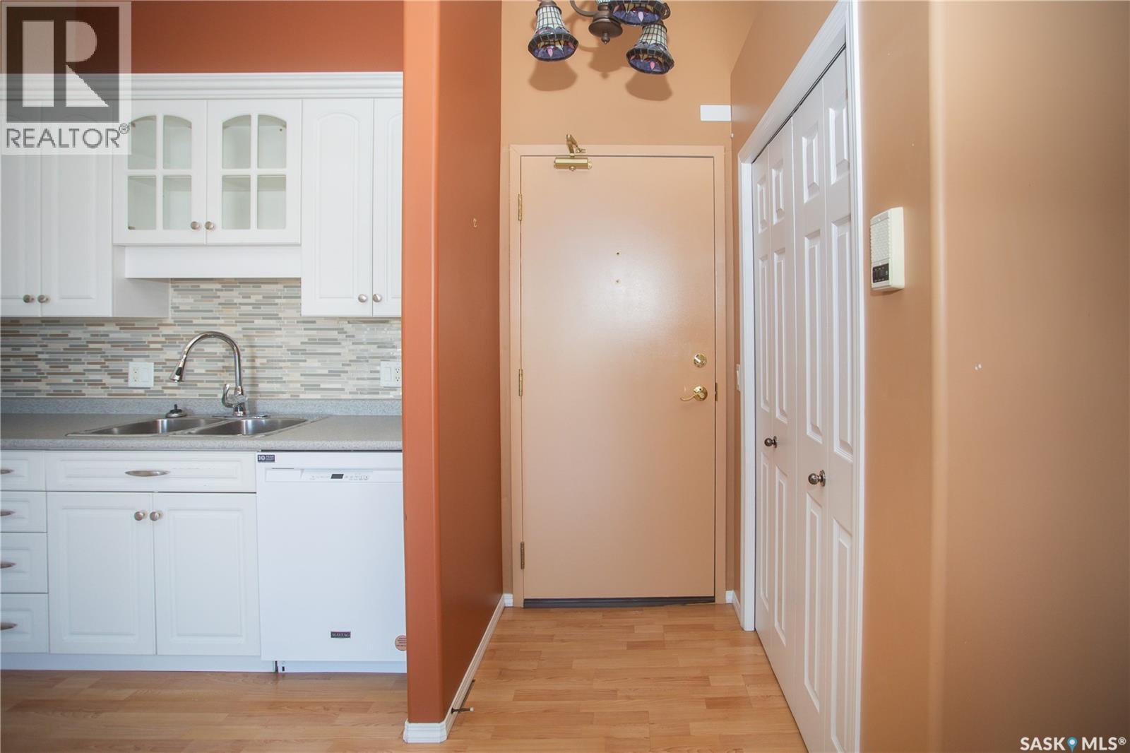 411 215 Lowe Road, Saskatoon, Saskatchewan  S7S 1N1 - Photo 2 - SK033608