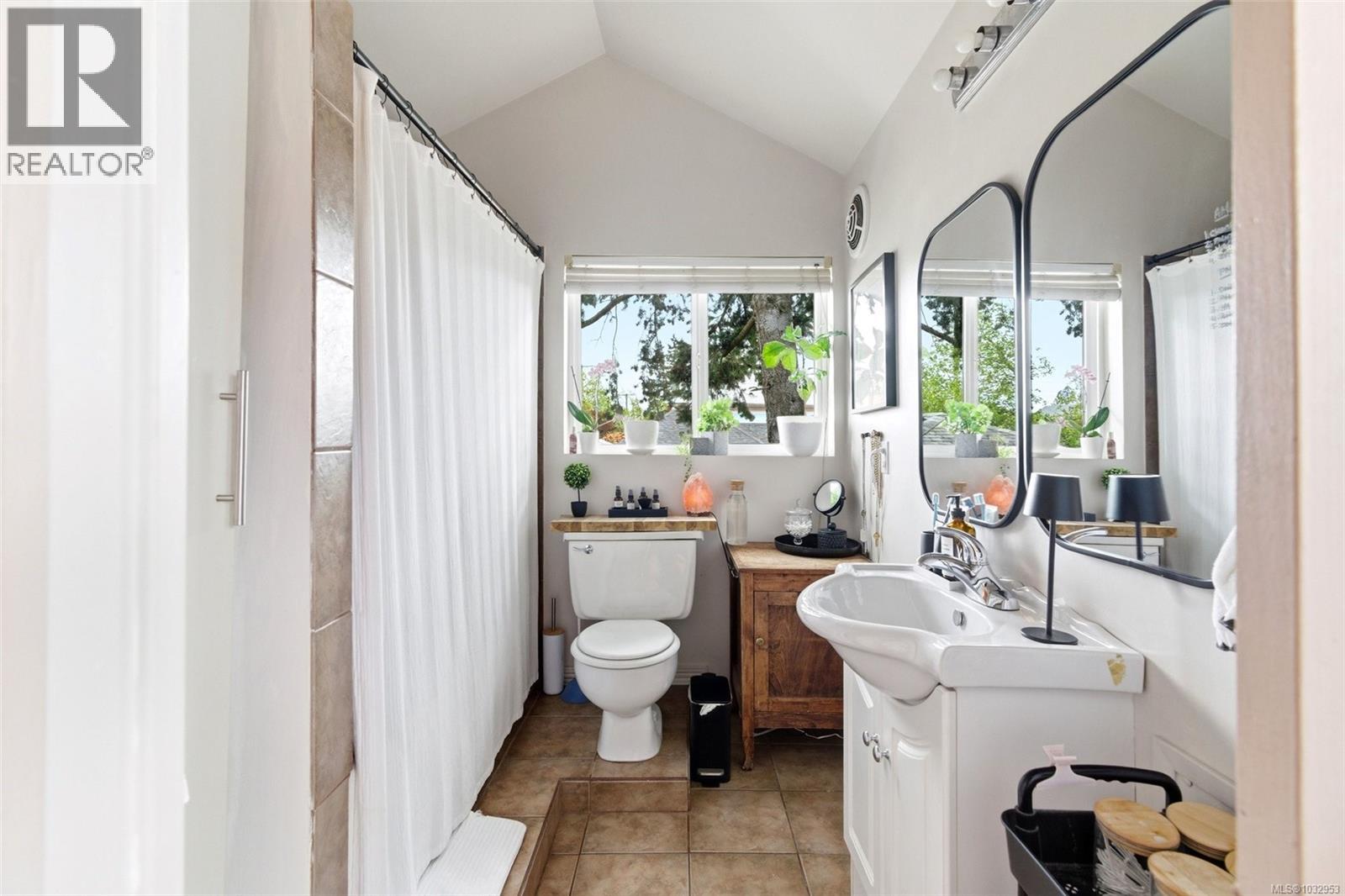 755 Wilson St, Victoria, British Columbia  V9A 3H4 - Photo 29 - 1032953