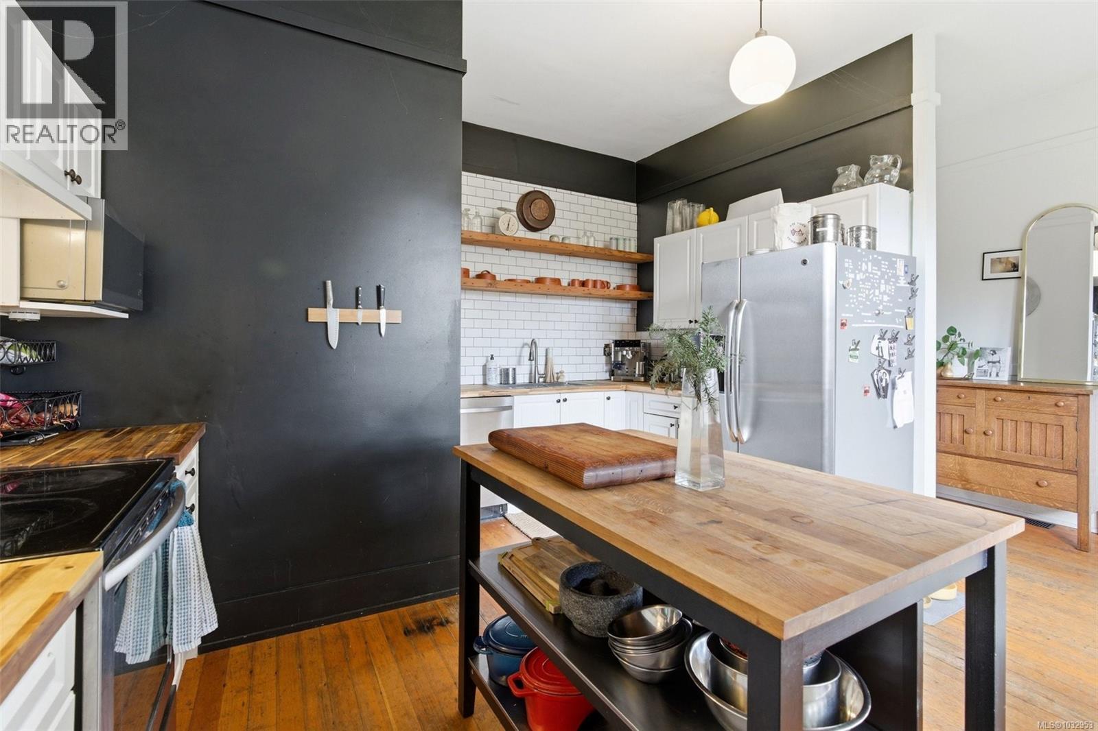 755 Wilson St, Victoria, British Columbia  V9A 3H4 - Photo 8 - 1032953