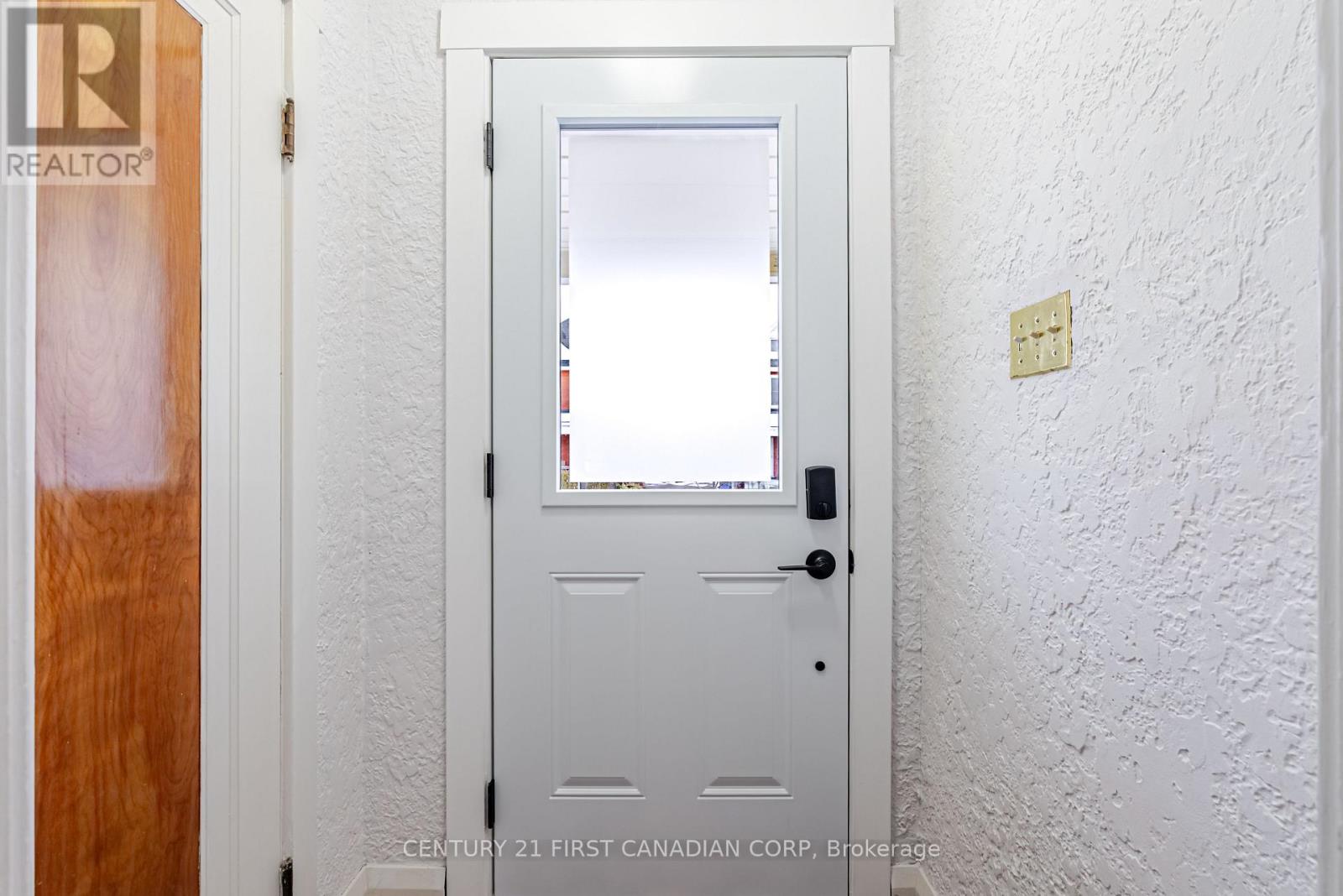 108 Myrtle Street, St. Thomas, Ontario  N5R 2G3 - Photo 3 - X13019508