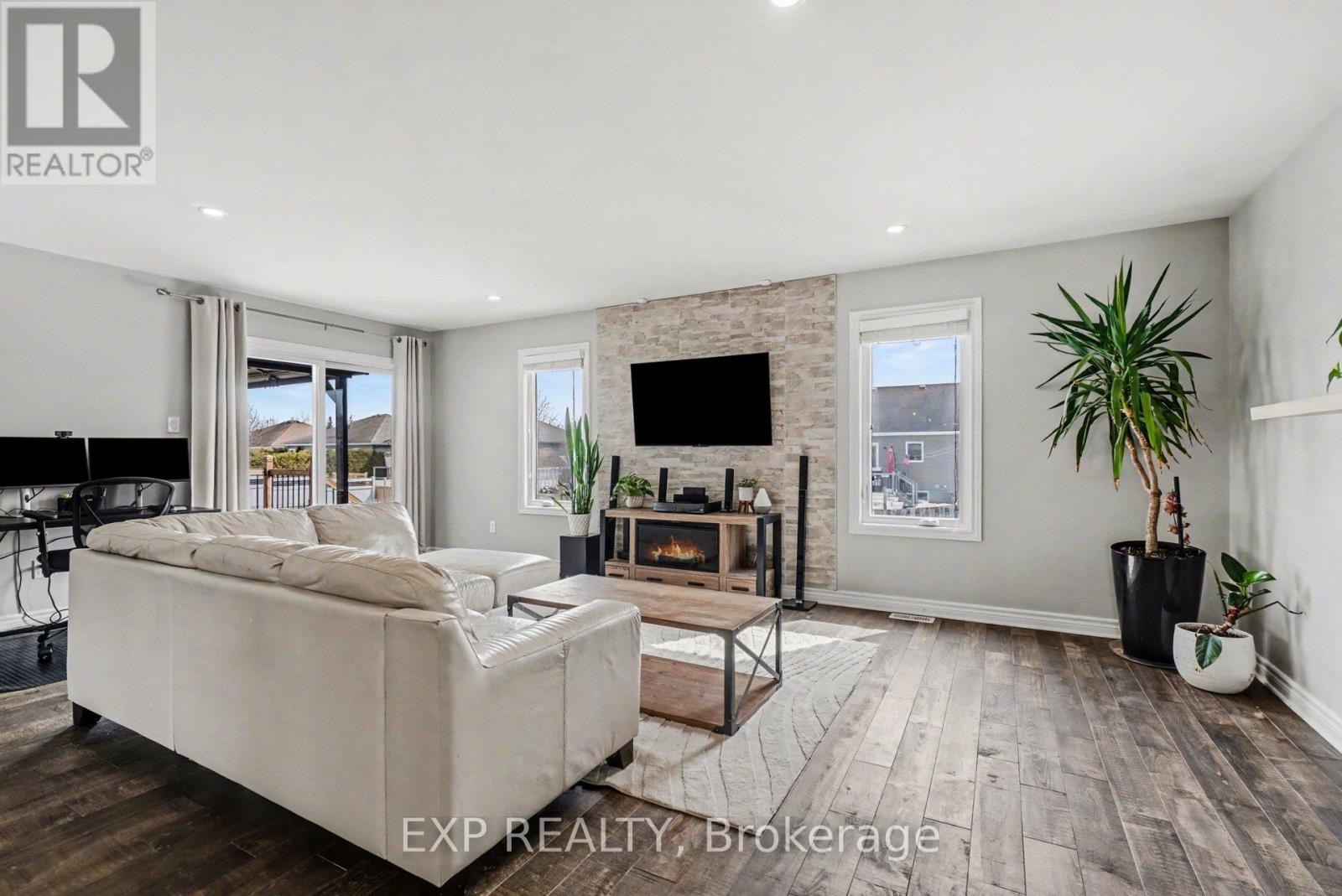 111 Desjardins Street, The Nation, Ontario  K0A 2M0 - Photo 9 - X12930486