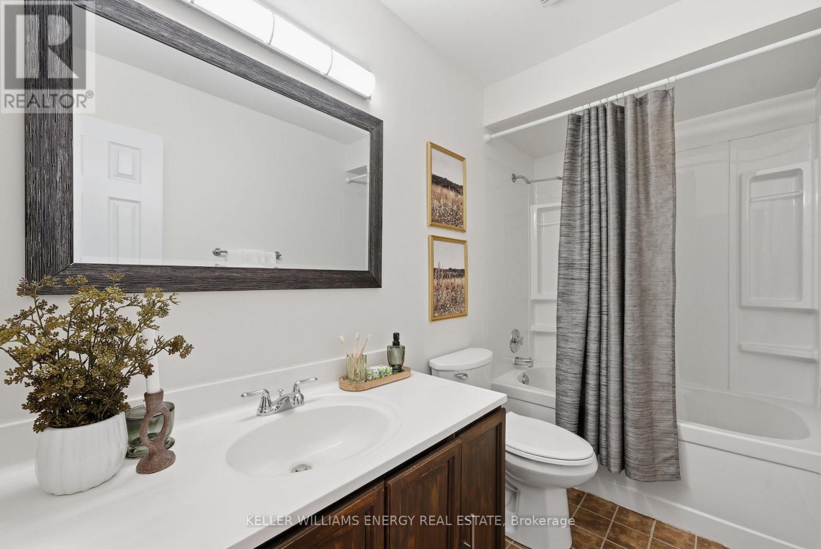 35 Gates Crescent, Ajax, Ontario  L1S 7E6 - Photo 10 - E13032256