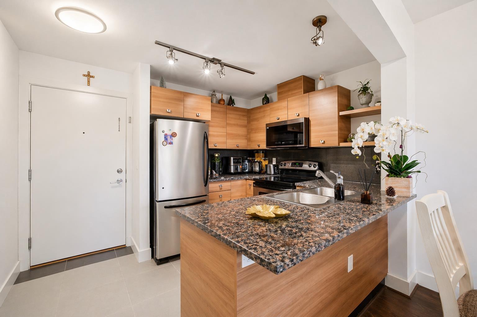 315 6688 120 Street, Surrey, British Columbia  V3W 1T8 - Photo 5 - R3113901