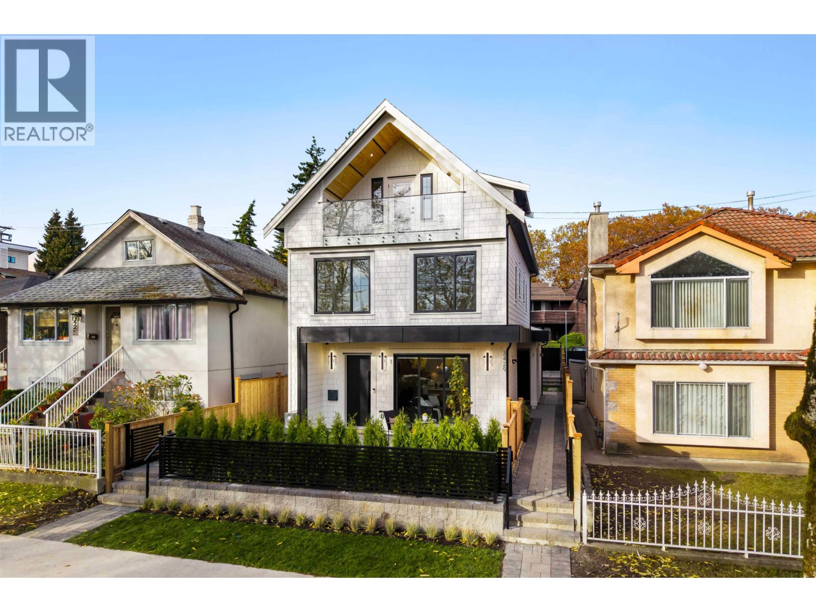 2 3429 NAPIER STREET, Vancouver, British Columbia