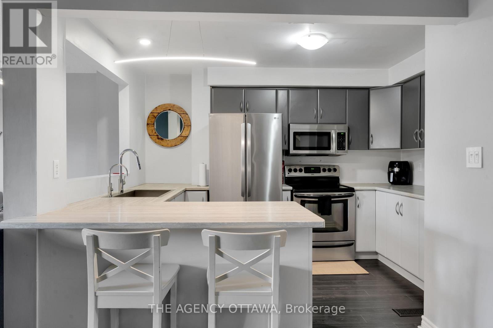 9 - 10 Collins Crescent, Brampton, Ontario  L6V 3M9 - Photo 3 - W13032308