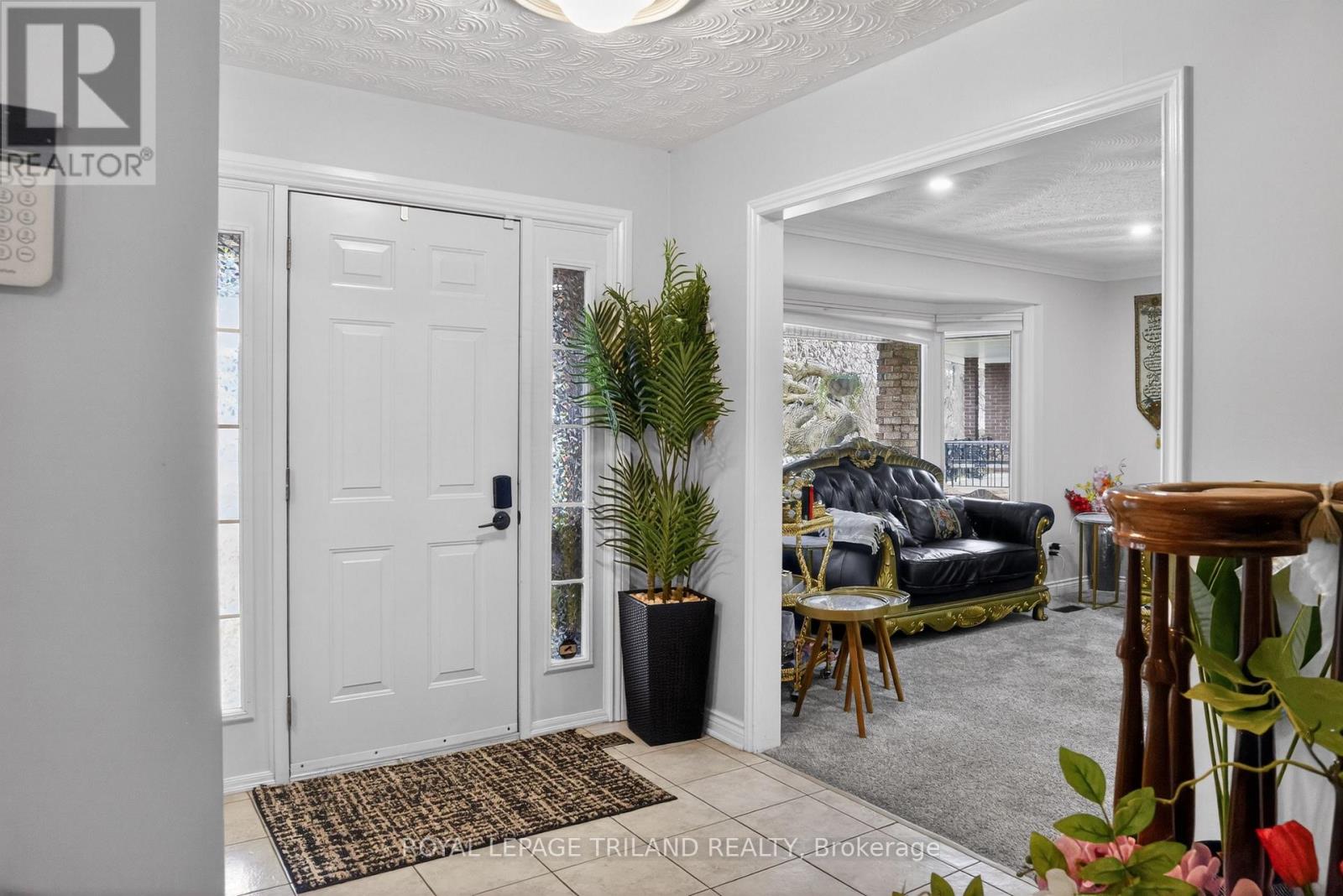 112 Clarendon Crescent, London South, Ontario  N5X 4N4 - Photo 4 - X13032188