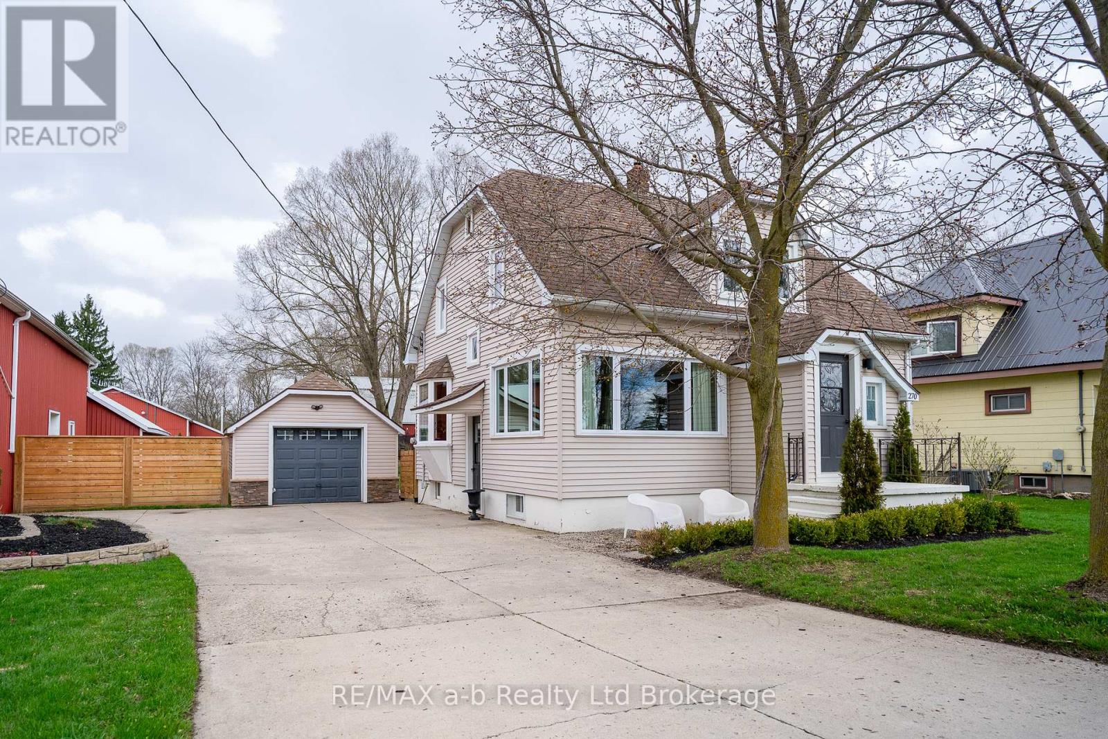 270 MAIN STREET E, Norwich, Ontario