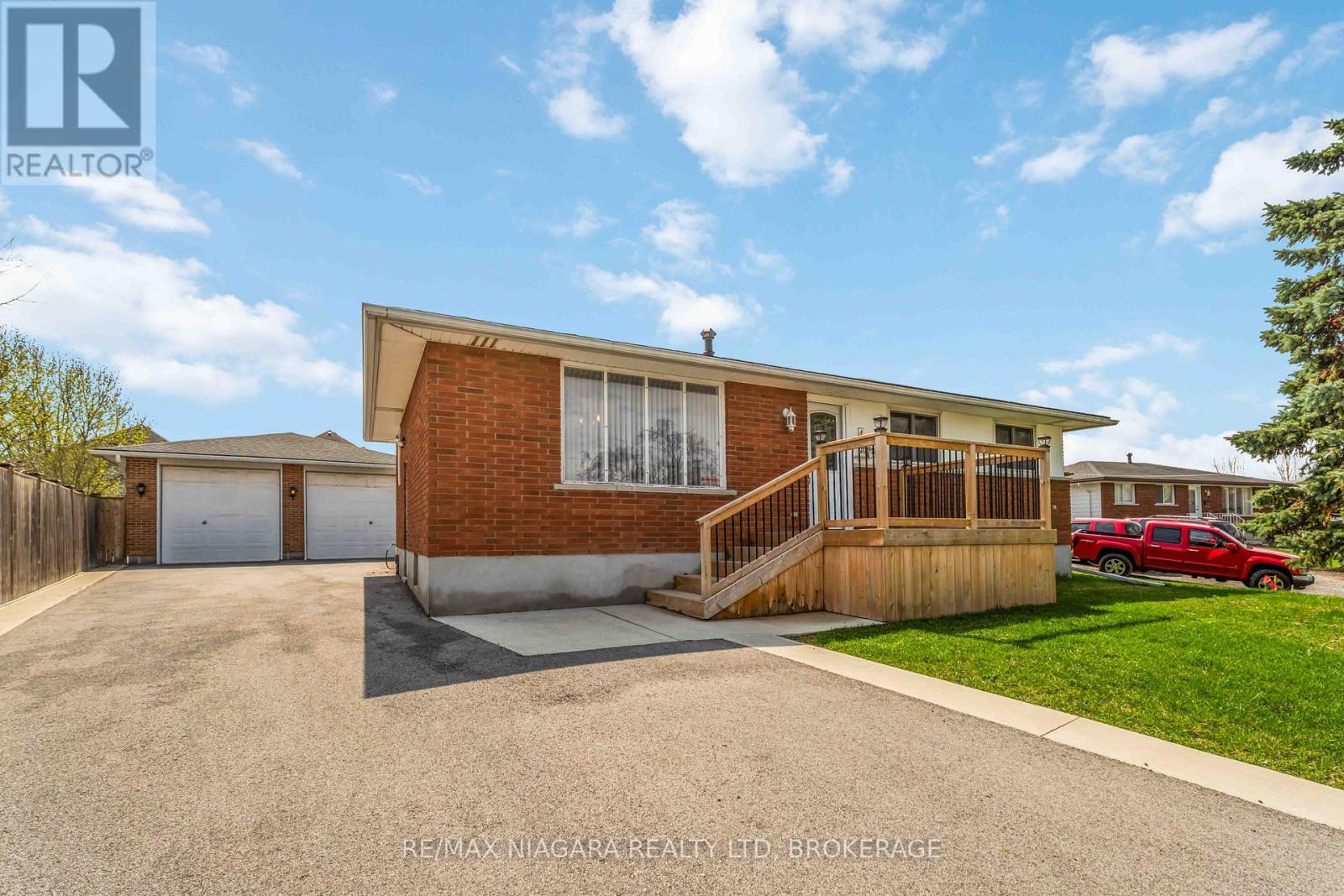 4 Rossie Place, St. Catharines, Ontario  L2P 2G6 - Photo 1 - X13032390