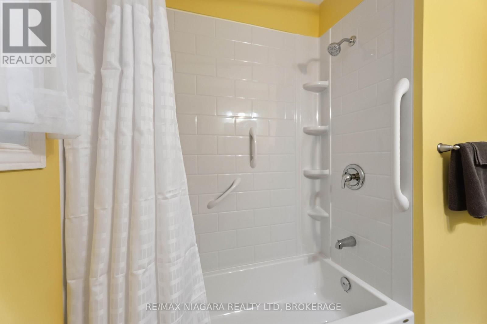 4 Rossie Place, St. Catharines, Ontario  L2P 2G6 - Photo 14 - X13032390