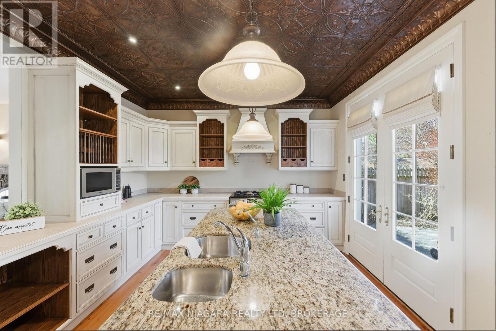 2 Samuel Street, Niagara-On-The-Lake, Ontario  L0S 1J0 - Photo 12 - X13032394