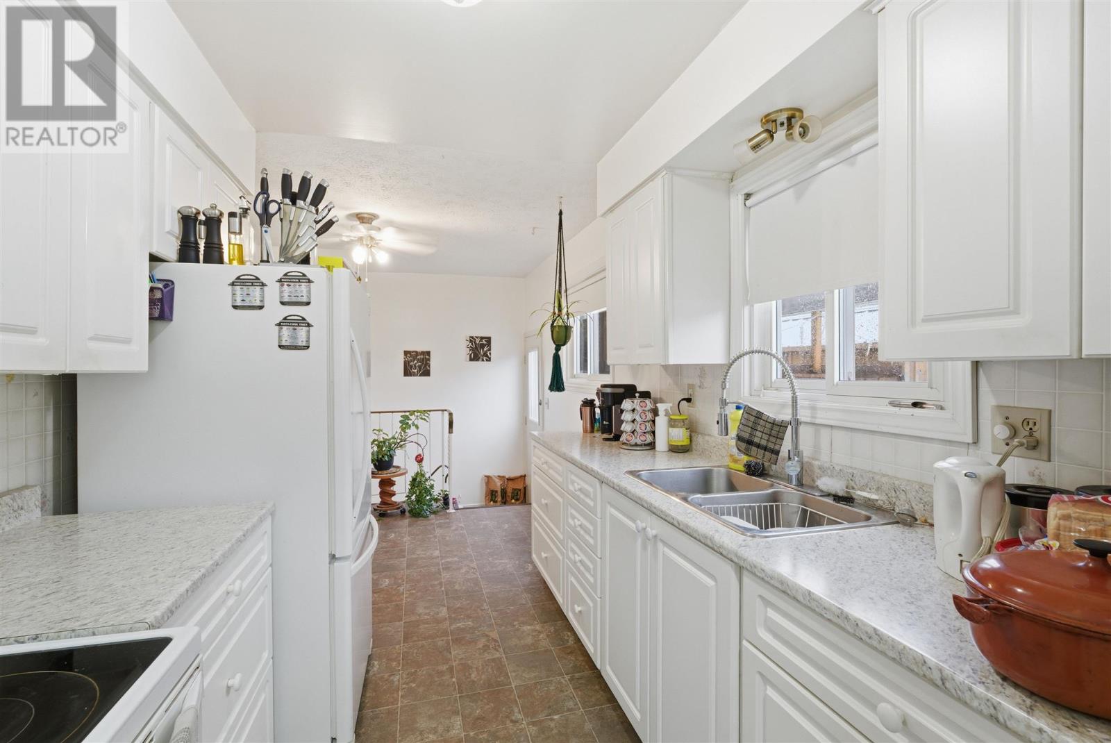 29 Laurier Rd, Elliot Lake, Ontario  P5A 2T9 - Photo 4 - SM253254